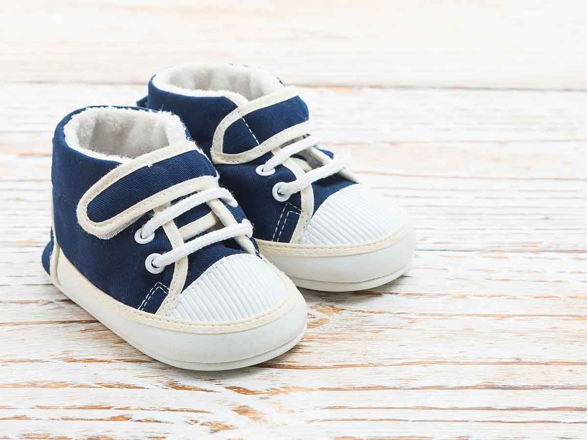 Los primeros zapatos del bebé