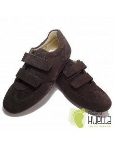 Zapatillas deportivas marrones  con velcro para niños 2