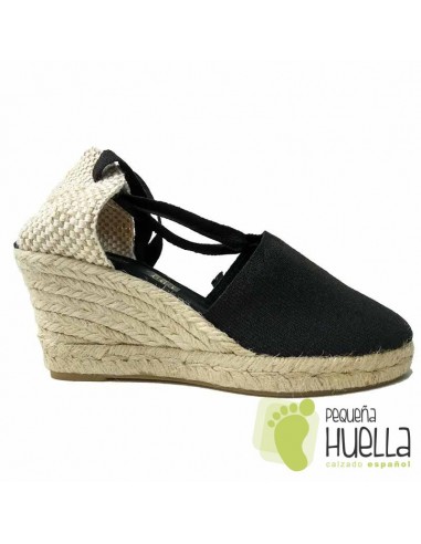 ALPARGATAS DE CUÑA CON CINTAS NEGRAS