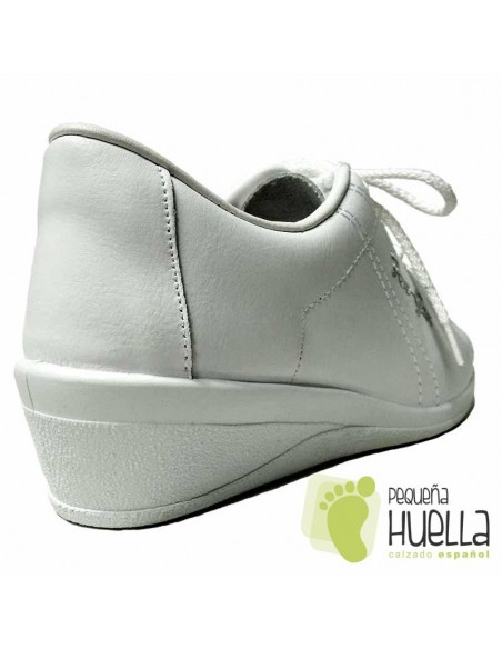 Zapatillas Deportivas de piel blancas señoras con cordones y cuña  Fergar