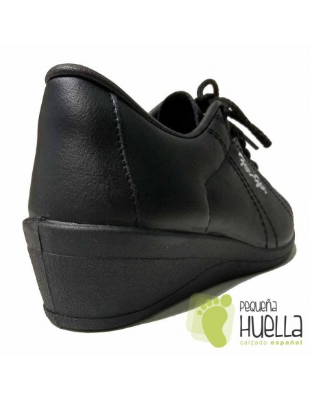 Zapatillas Deportivas de piel negra señoras mayores con cordones Fergar