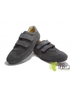 Zapato deportivo gris con velcro