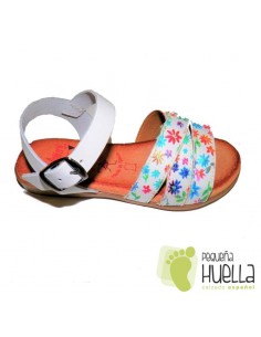 Sandalia Piel  Blanca con Flores y Hebilla para niña 2