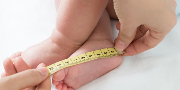 Cuánto crece el pie de un bebé