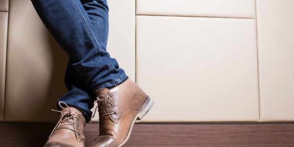 Cómo combinar botines marrones