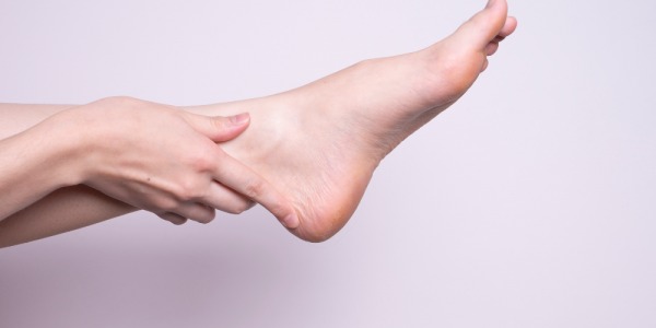 ¿Cómo curar las ampollas en la planta del pie?