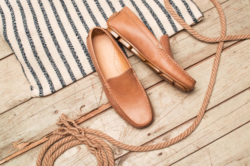 Cómo vestir con mocasines de hombre